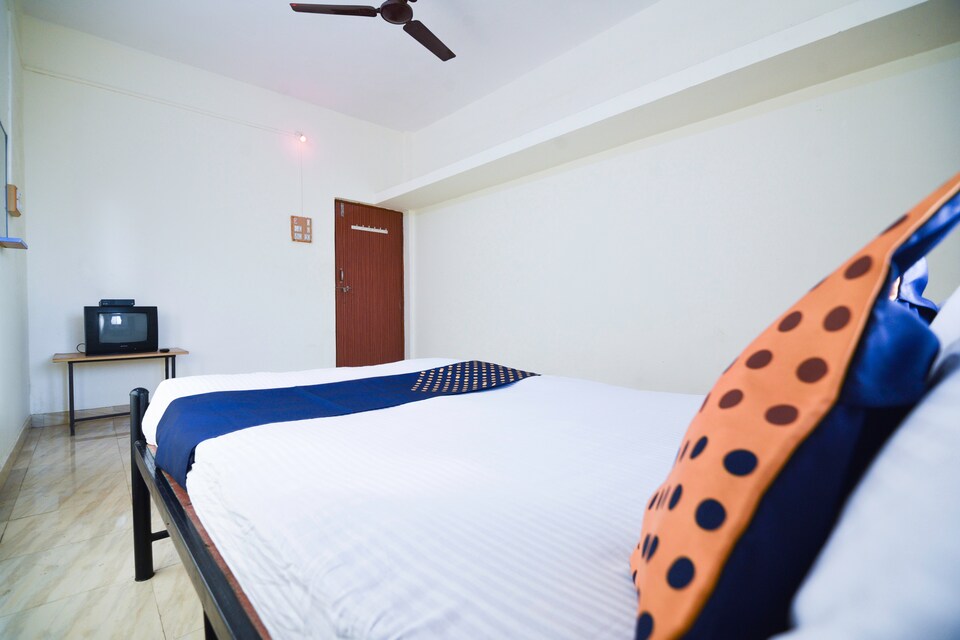 SPOT ON 64601 Vithai Lodge, Jejuri, Pune