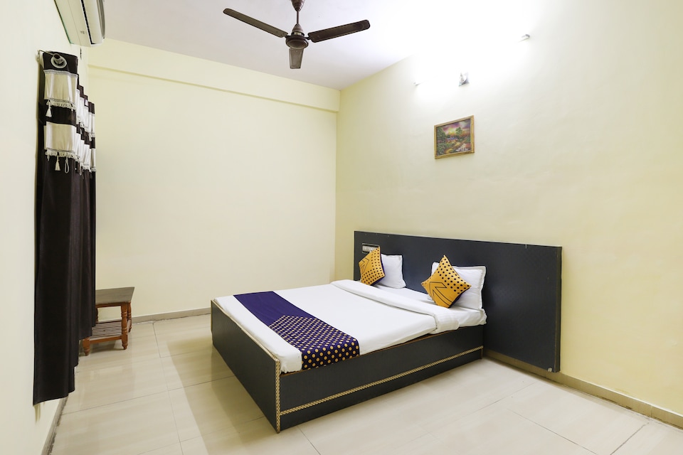 SPOT ON Hotel Rajmahal Guest House, Dakor, Anand