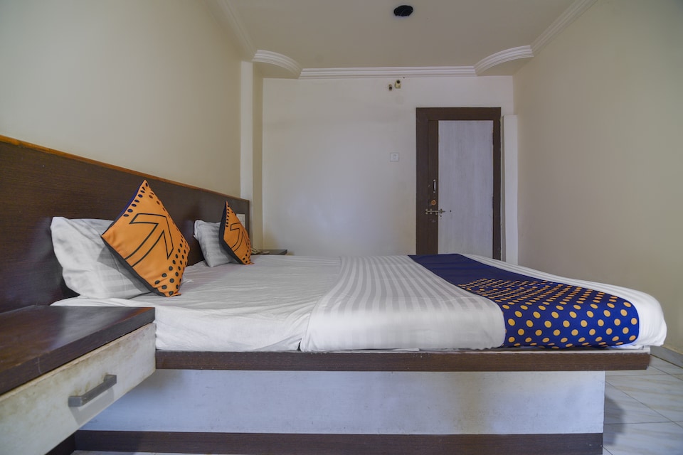 SPOT ON 64658 Hotel Yuvraj Executive, Rajgurunagar, Pune