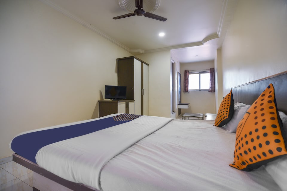 SPOT ON 64658 Hotel Yuvraj Executive, Rajgurunagar, Pune