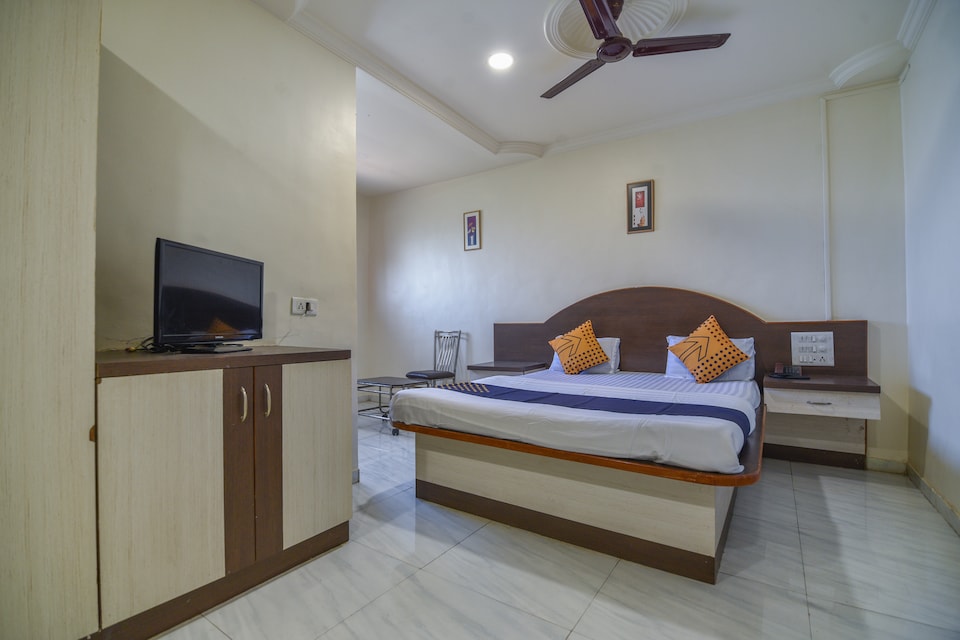 SPOT ON 64658 Hotel Yuvraj Executive, Rajgurunagar, Pune