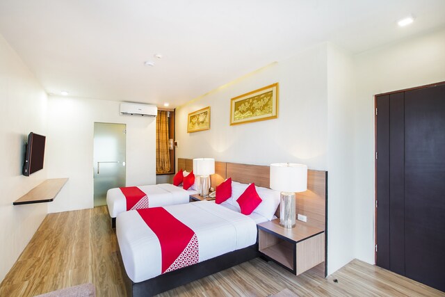 OYO 489 Casa Mia Hotel Suites