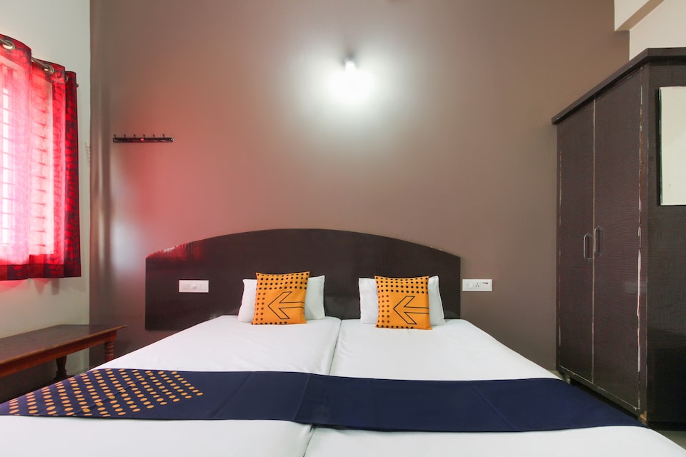 SPOT ON 64714 Hotel Belagali Palace , Mudhol, Mudhol