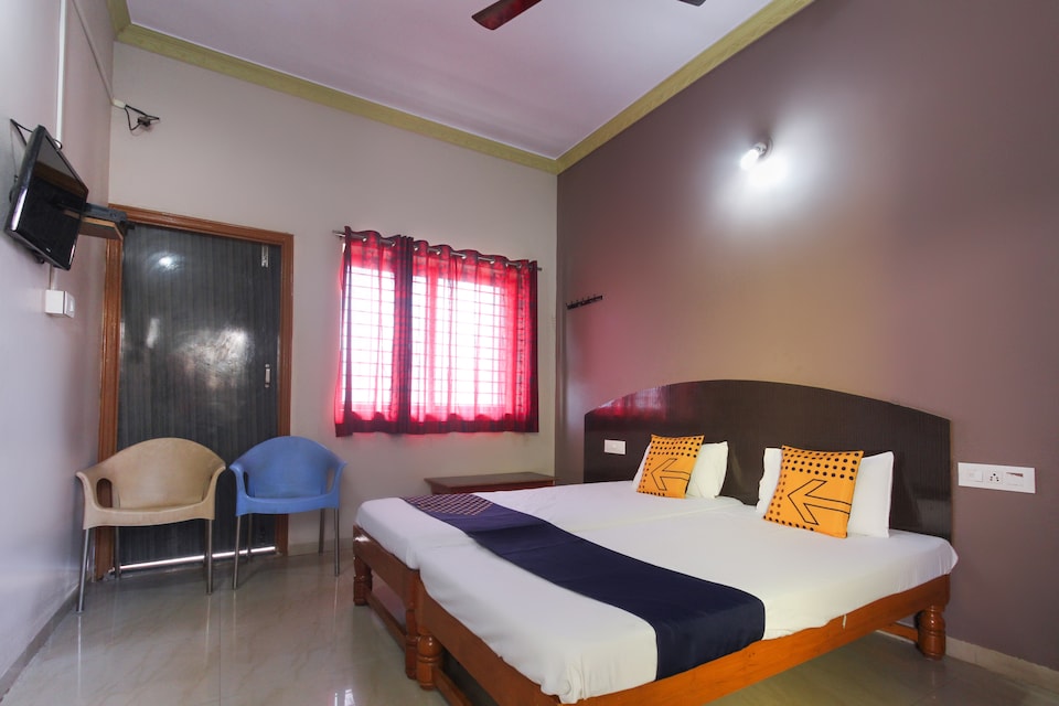 SPOT ON 64714 Hotel Belagali Palace , Mudhol, Mudhol