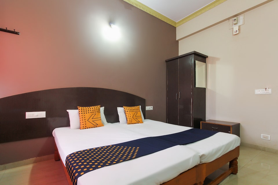 SPOT ON 64714 Hotel Belagali Palace , Mudhol, Mudhol