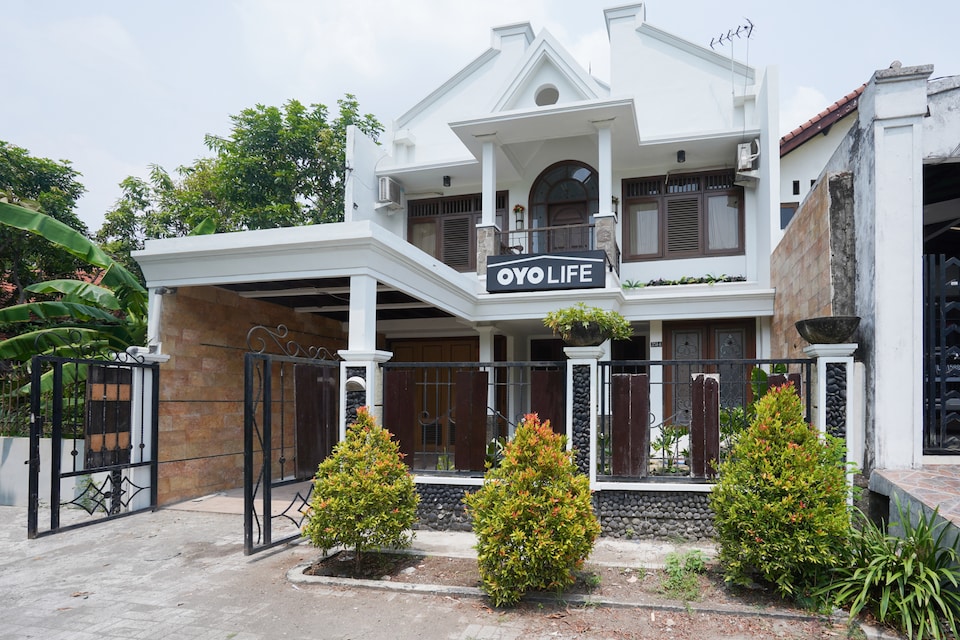 OYO Life 2153 Kyla Residence, Tenggilis Mejoyo, Surabaya