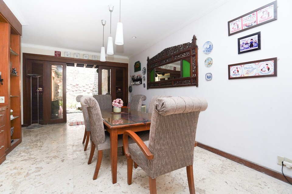 OYO Life 2153 Kyla Residence, Tenggilis Mejoyo, Surabaya