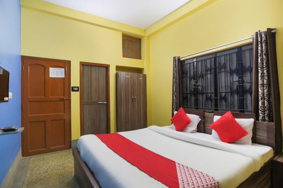 OYO Sahu Palace Near Shahid Khudiram Metro Station, Garia Kolkata, Kolkata