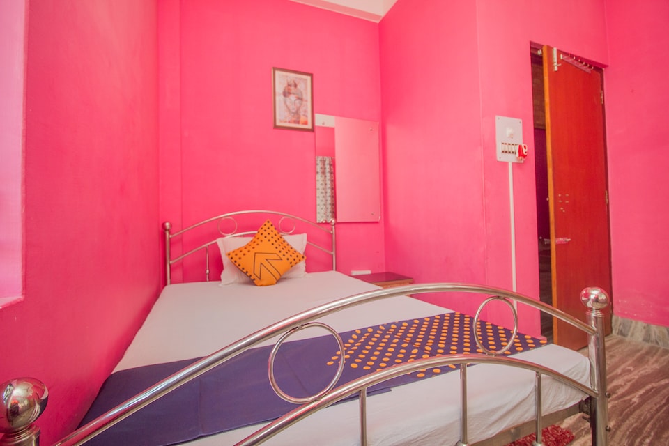 SPOT ON 64742 Lasaya Homestay, Matighara Darjeeling More Siliguri, Siliguri