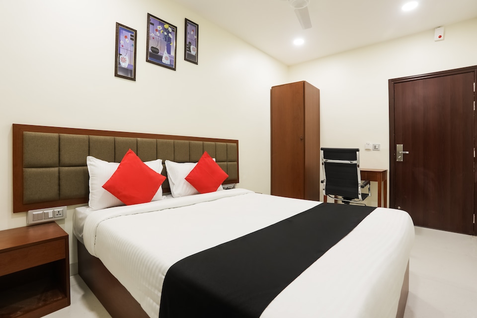 Capital O 64793 Hotel Day2day, Rajender Nagar, Indore