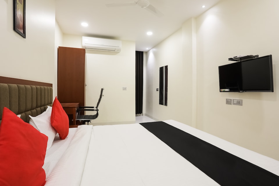 Capital O 64793 Hotel Day2day, Rajender Nagar, Indore