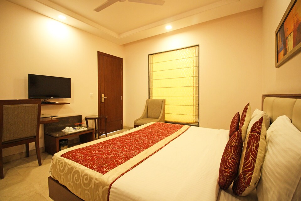 OYO 5271 Hotel Shhaurya, Airport-Dwarka Delhi, Delhi