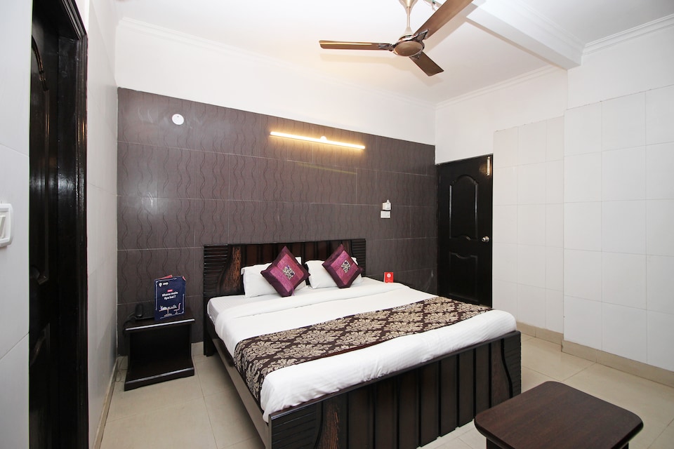 OYO 5272 Satwah 29, Nizamuddin Delhi, Delhi