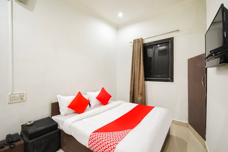 OYO 64830 Hotel Aparna Regency, Station Road - Raipur, Raipur