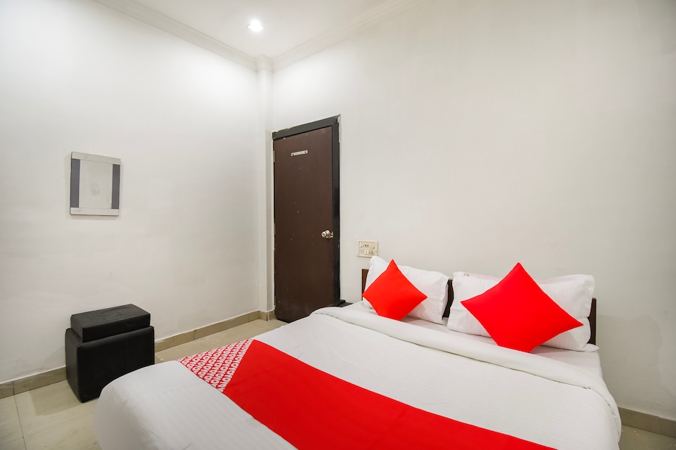 OYO 64830 Hotel Aparna Regency, Station Road - Raipur, Raipur