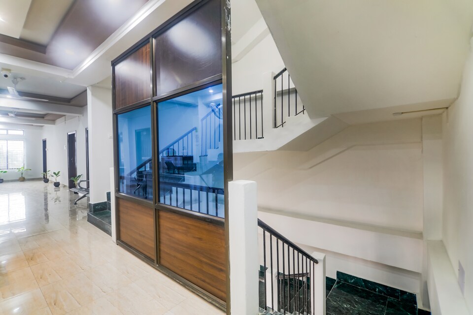 OYO 64834 Royal Holiday Inn, Beltola Guwahati, Guwahati