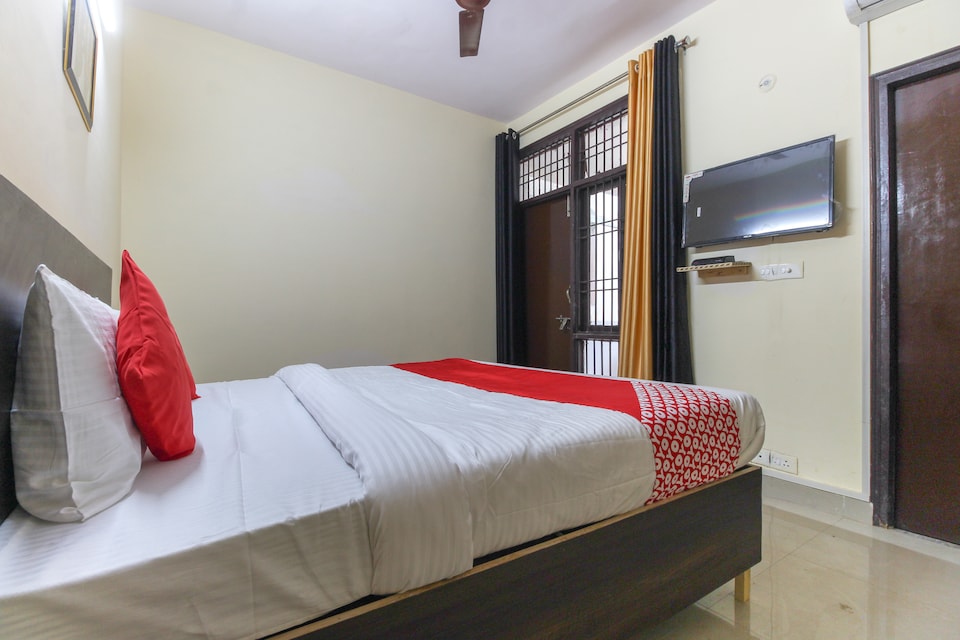 OYO Olive Inn, Fatehabad Road, Agra