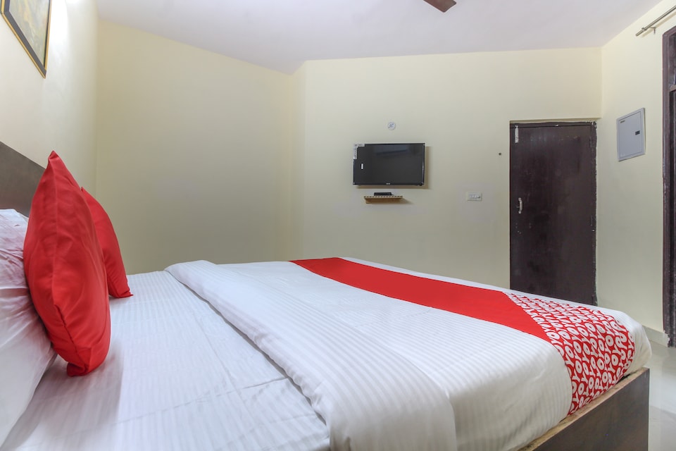 OYO Olive Inn, Fatehabad Road, Agra