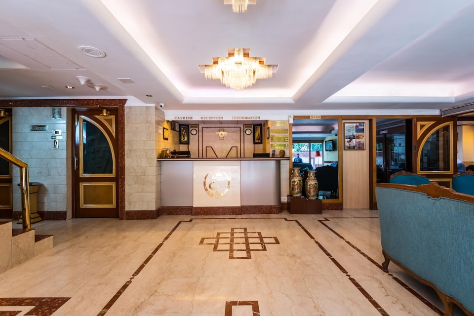 OYO 5279 The Emerald Hotel, Juhu, Mumbai
