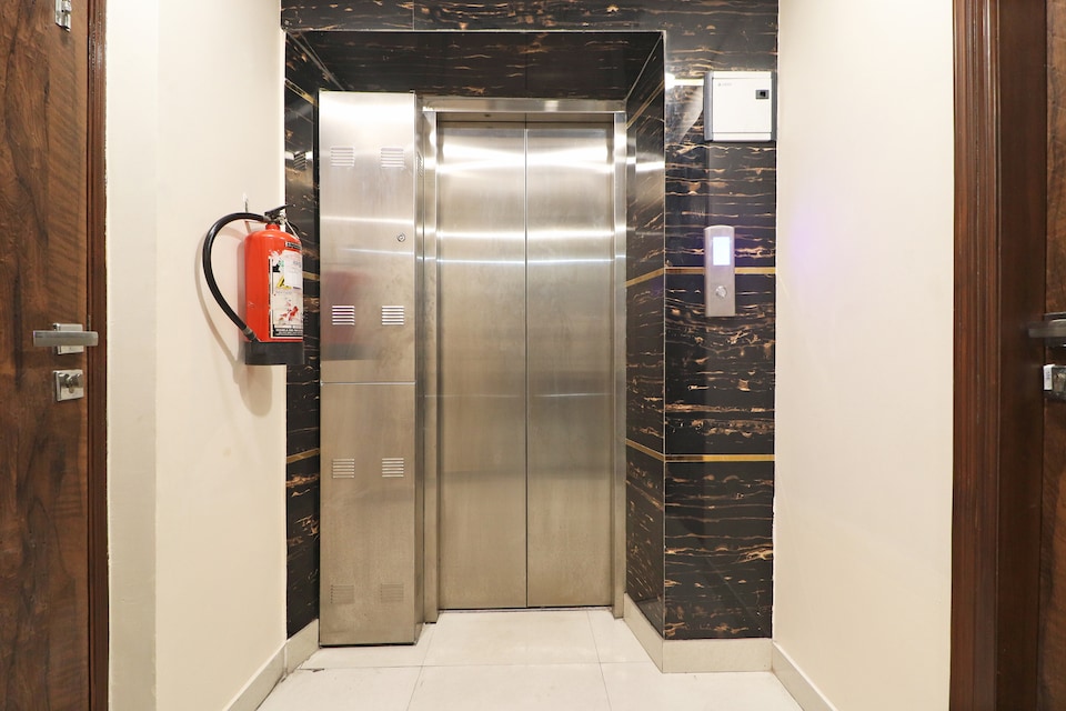 OYO Mannat Residency Near Rohini Sector 18 Metro Station, Rohini Delhi, Delhi