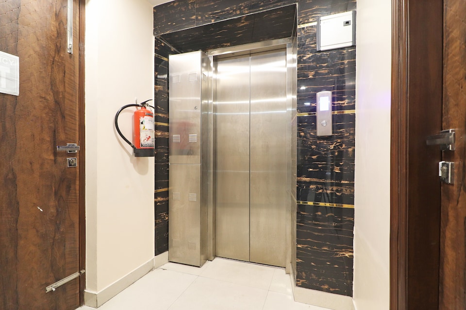 OYO Mannat Residency Near Rohini Sector 18 Metro Station, Rohini Delhi, Delhi