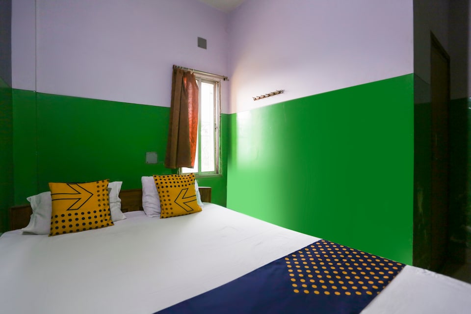 SPOT ON 64918 Hotel New Heaven, Hazarduari, Berhampore