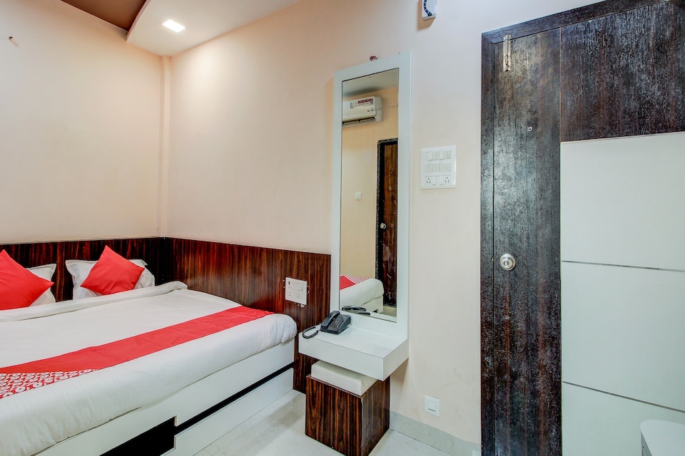 OYO 64920 Hotel Gaurav And Sai Digambar Lodge, Dhule, Dhule