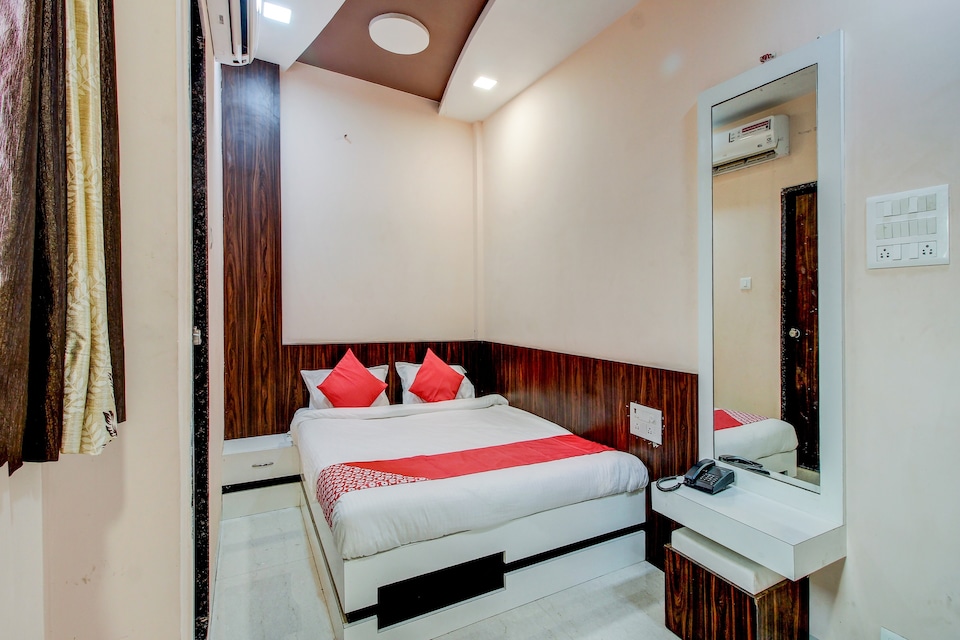 OYO 64920 Hotel Gaurav And Sai Digambar Lodge, Dhule, Dhule