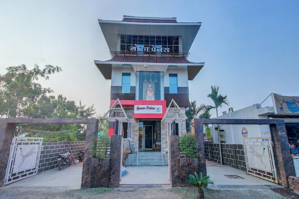 OYO 64920 Hotel Gaurav And Sai Digambar Lodge, Dhule, Dhule