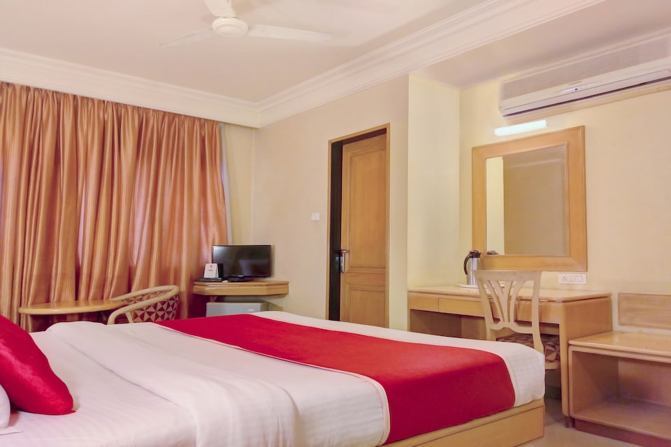 Capital O 333 Hotel Crystal Homes, Indiranagar Bangalore-II, Bangalore