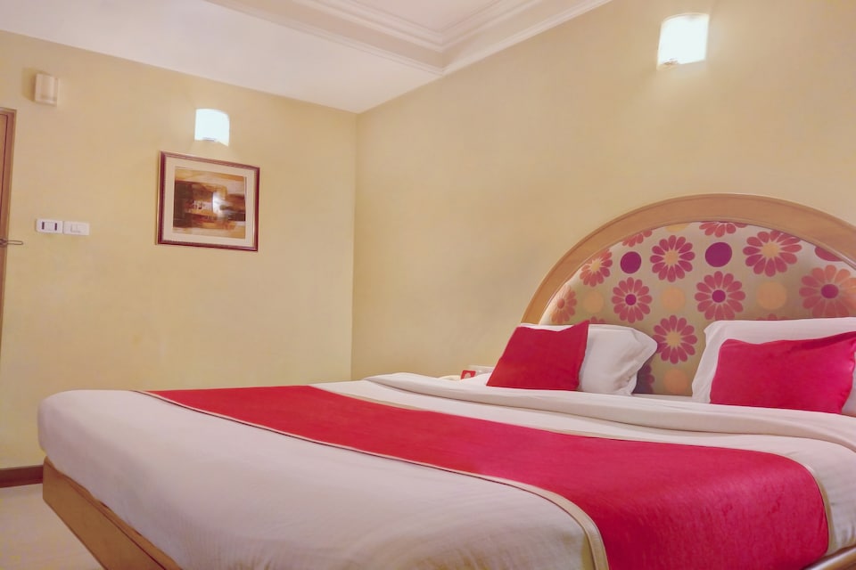 Capital O 333 Hotel Crystal Homes, Indiranagar Bangalore-II, Bangalore