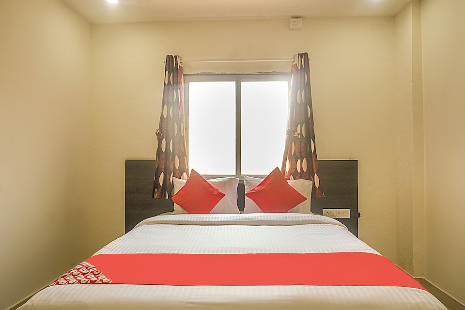 Hotel O Galaxy Lodging , Katraj Khed Shivapur Pune, पुणे
