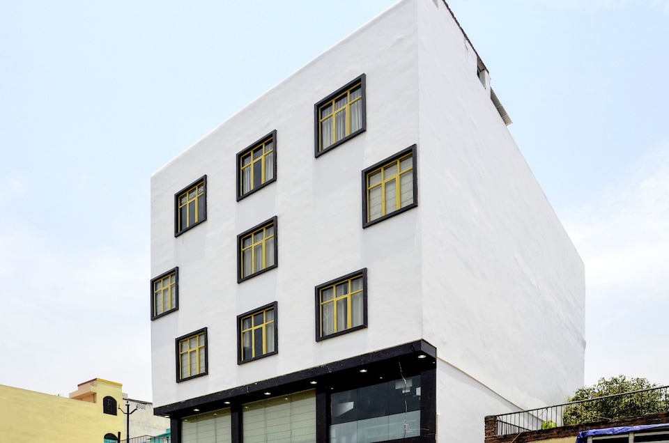 OYO 5284 Hotel Ozas Grand, Lanka, Varanasi