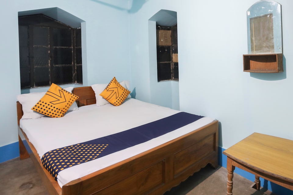 SPOT ON 64951 Hotel Antorongo, Hazarduari, Berhampore