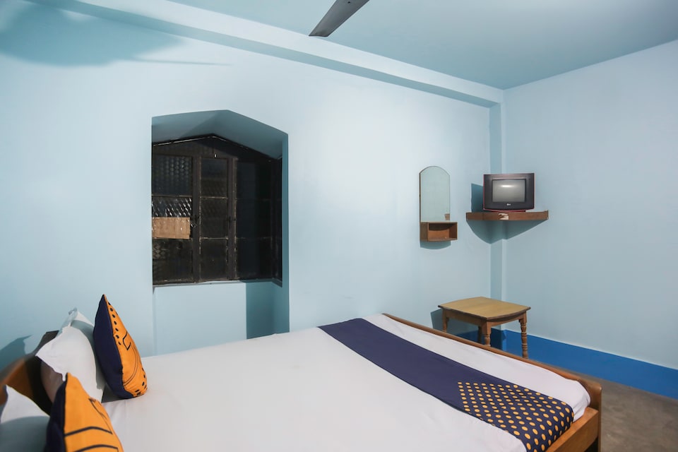 SPOT ON 64951 Hotel Antorongo, Hazarduari, Berhampore
