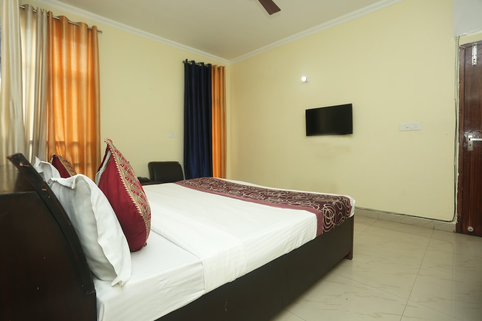 OYO Apartment Impact Associates Near Fun Republic Mall, Gomti Nagar Lucknow, Lucknow