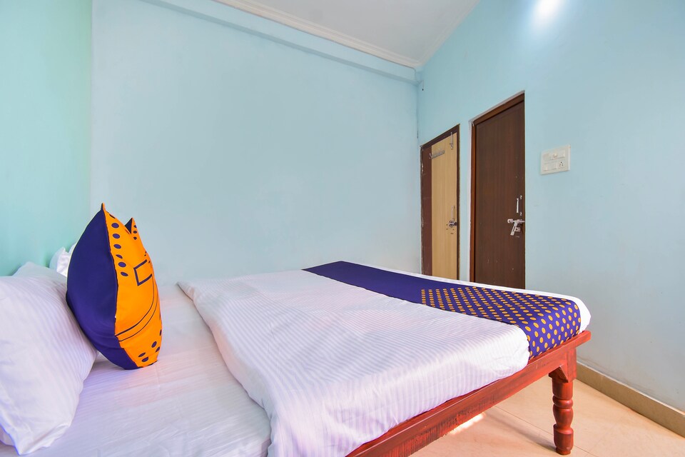 SPOT ON 64974 Hotel Green Land, City Centre, Gwalior