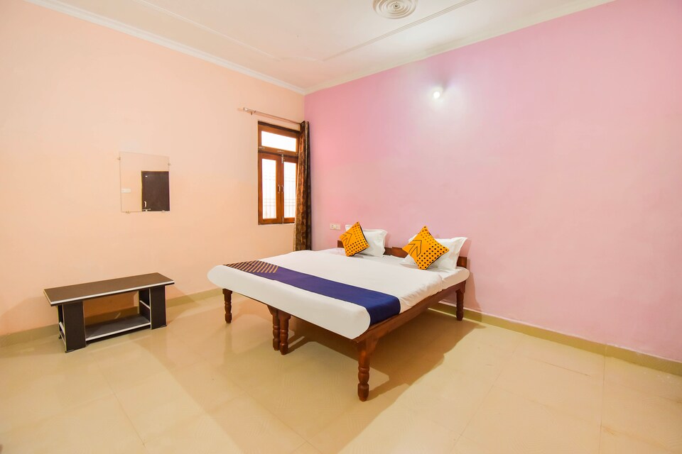 SPOT ON 64974 Hotel Green Land, City Centre, Gwalior
