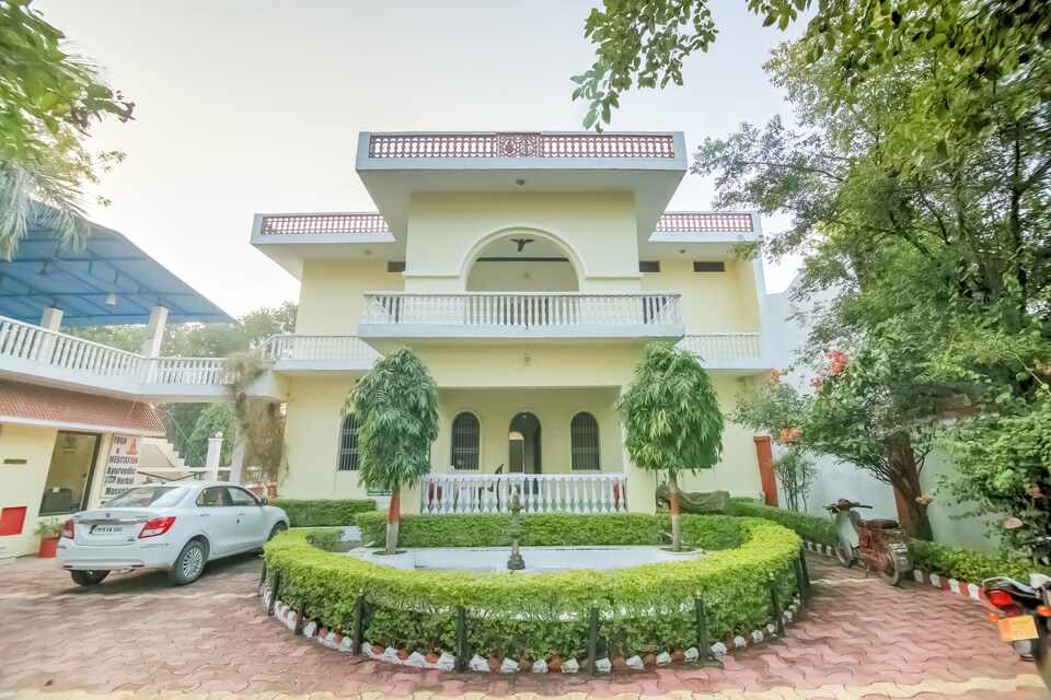 OYO 64976 Hotel Yogi Ashram, Khajuraho, Khajuraho