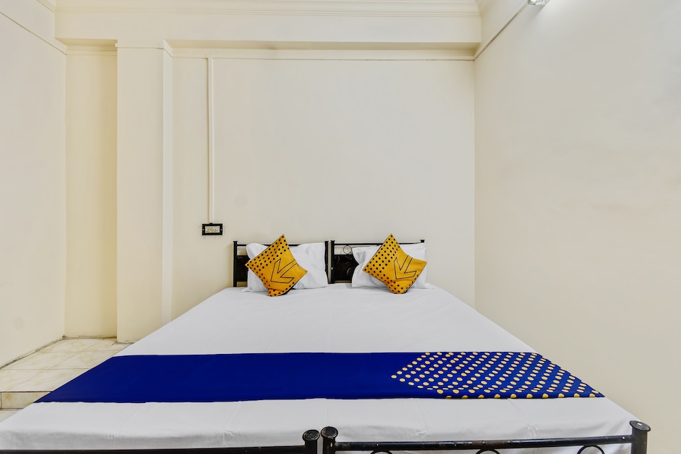 SPOT ON 64978 Gokul Plaza, Chandrapur, Chandrapur