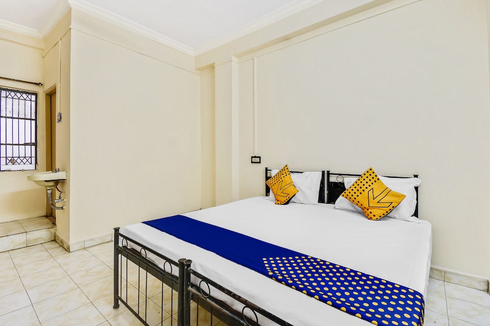 SPOT ON 64978 Gokul Plaza, Chandrapur, Chandrapur