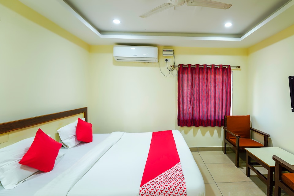 OYO 65009 Sharanya Hotel, Nakkalagutta Hanamkonda Warangal, Warangal