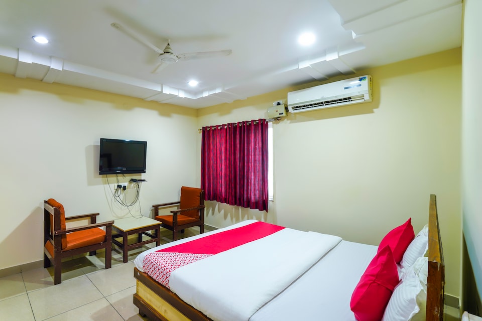 OYO 65009 Sharanya Hotel, Nakkalagutta Hanamkonda Warangal, Warangal