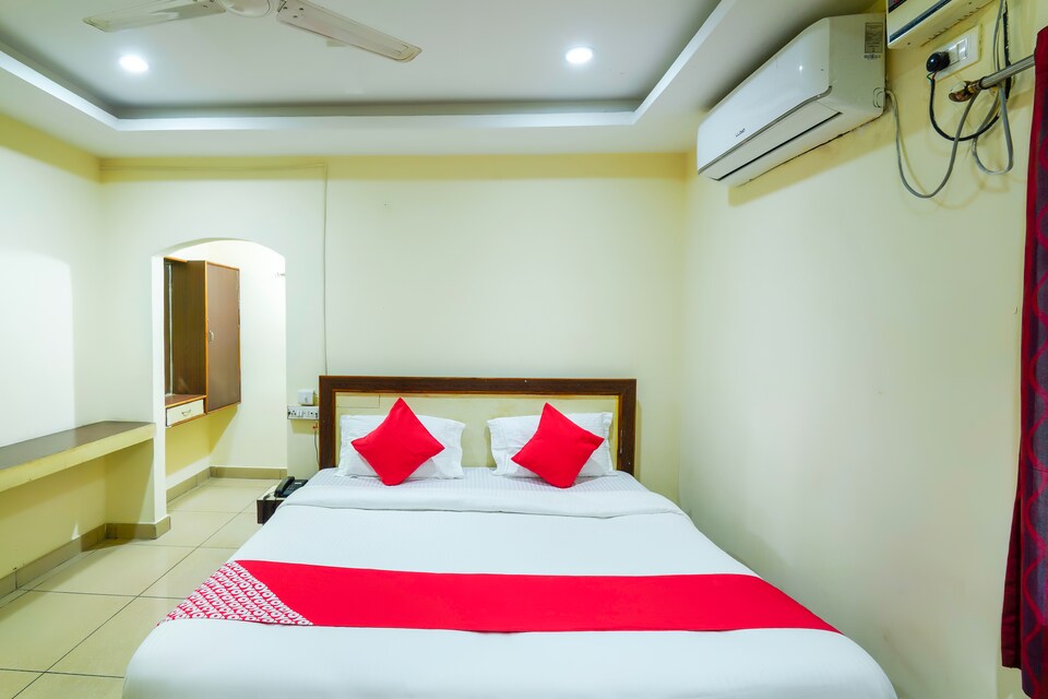 OYO 65009 Sharanya Hotel, Nakkalagutta Hanamkonda Warangal, Warangal