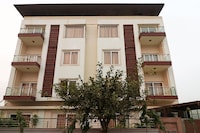 Capital O Rajhans Hotel And Resort