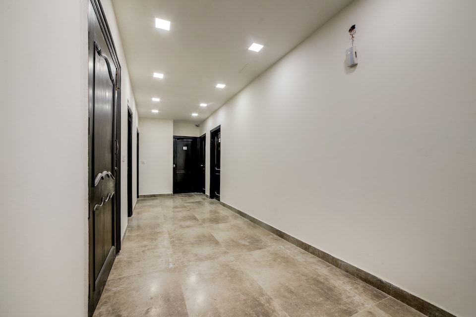 Hotel O blue sky, Paschim Vihar Delhi, Delhi