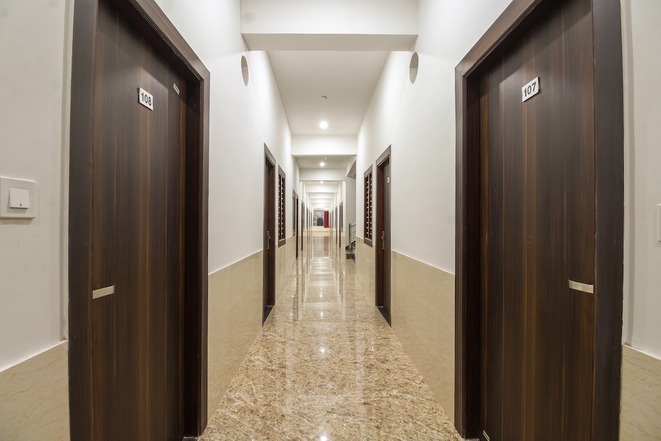 OYO Hotel Js Plaza, Corporate Complex, Agra