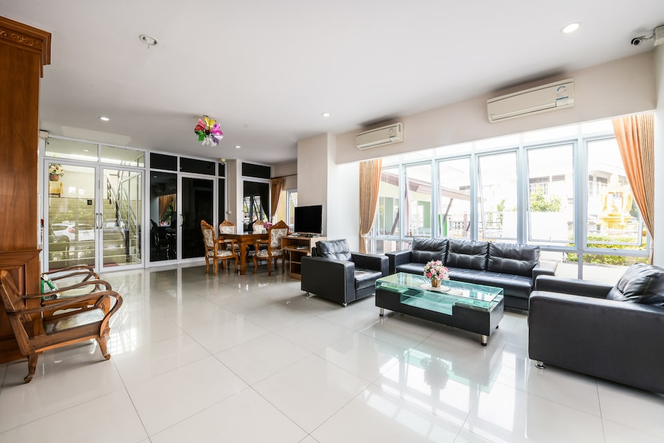 OYO 452 Purada Mansion, Central Chonburi P2, Chonburi