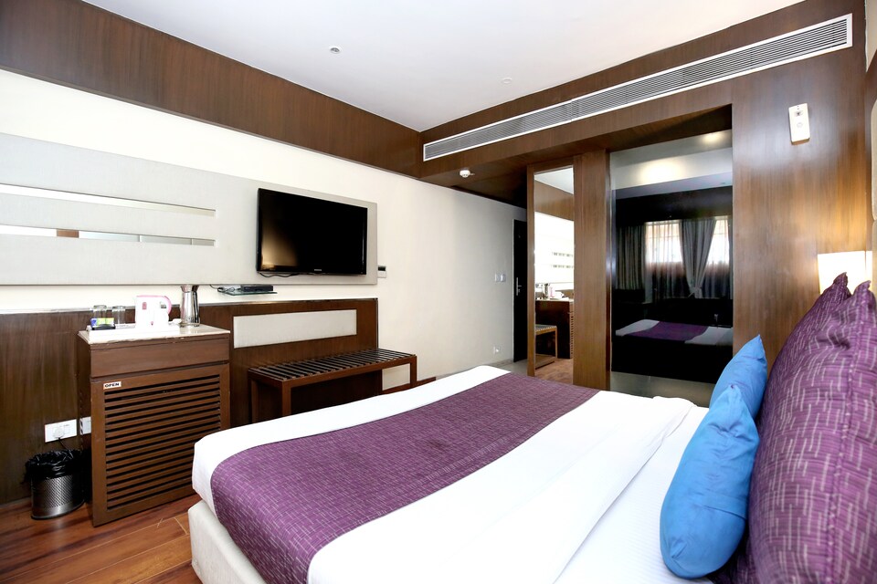 OYO 5296 Hotel Heritage, Hotel Market Chandigarh, Chandigarh