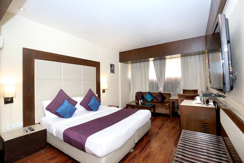 OYO 5296 Hotel Heritage, Hotel Market Chandigarh, Chandigarh